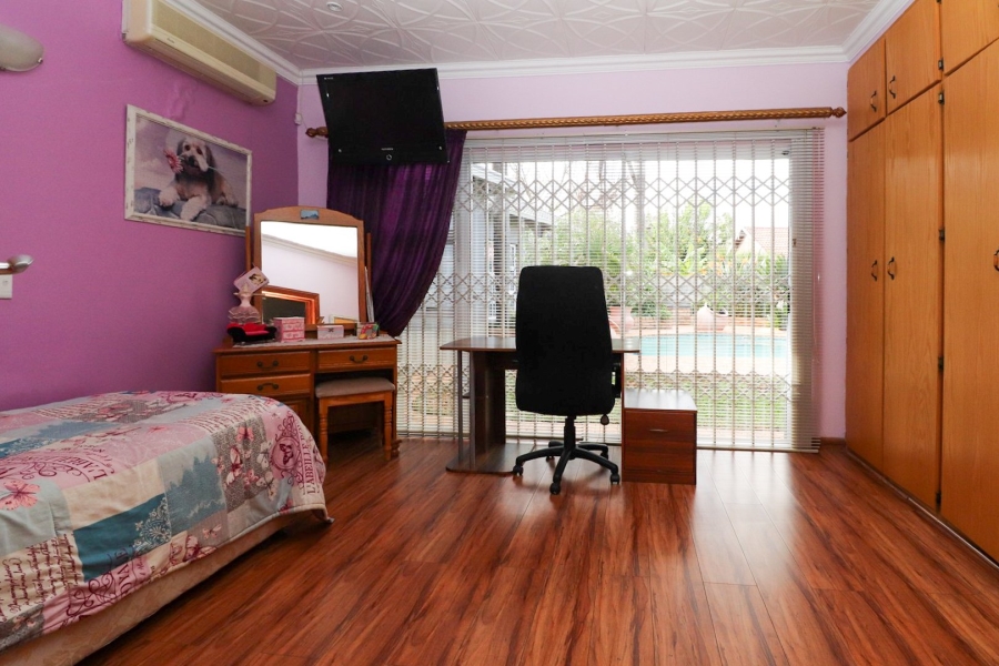 5 Bedroom Property for Sale in Wilkoppies North West